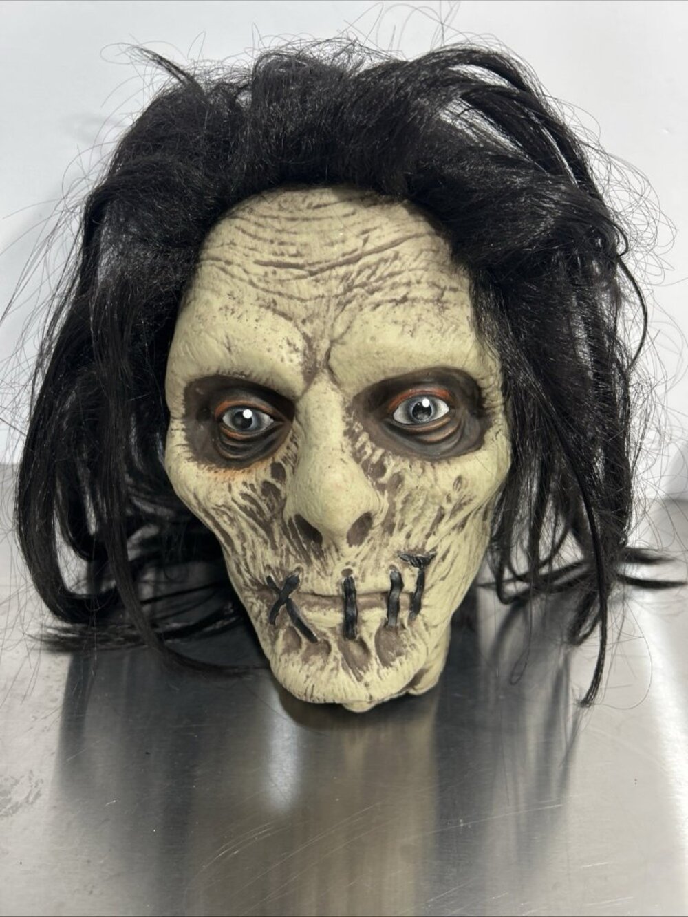 Disney HOCUS POCUS Billy Butcherson Hanging Severred Head Prop Spirit Halloween